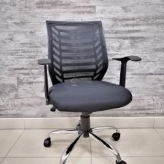 Кресло Barneo K-138 для персонала (черная ткань черная сетка) в Ноябрьске - noyabrsk.mebel24.online | фото